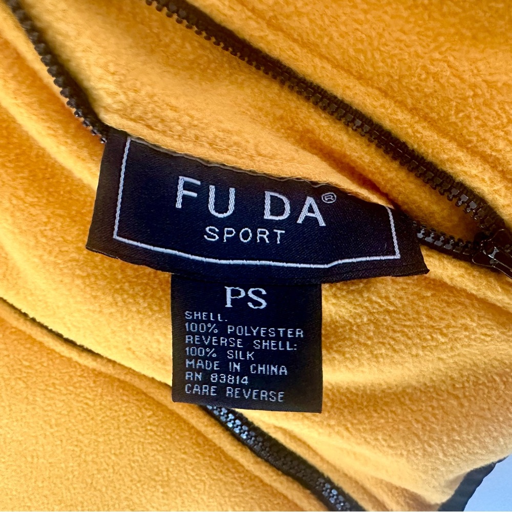 Reversible FU DA Sport vest with yellow fleece side & silk black reverse side - Picture 5 of 9